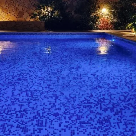 Stunning Gold With Pool * Solin