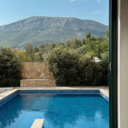 Stunning Gold With Oasis Pool Apartamento