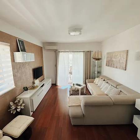 Apartamento Stunning Gold With Oasis Pool Solin