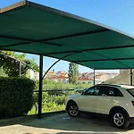 Stunning Gold With Oasis Pool * Solin