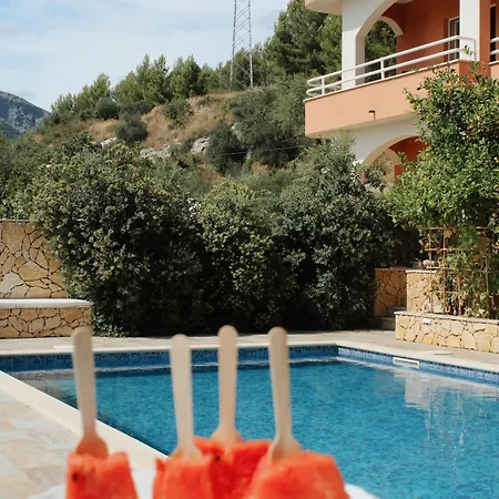 Stunning Gold With Oasis Pool Solin