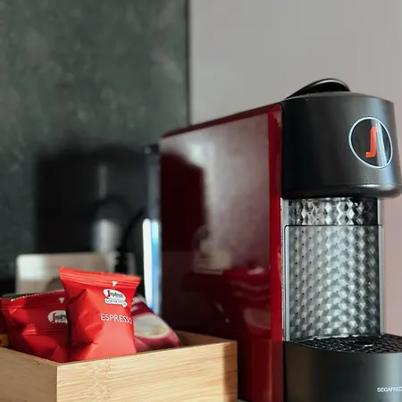 Stunning Gold With Oasis Pool Lägenhet