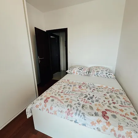 Lägenhet Stunning Gold With Oasis Pool *