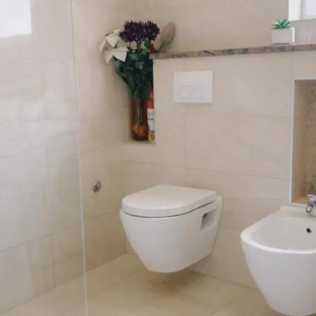 Stunning Gold With Oasis Pool * Solin