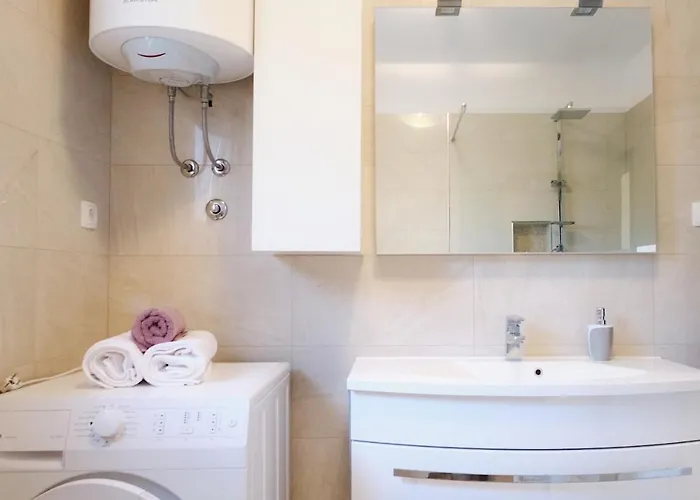 Stunning Gold With Oasis Pool Solin