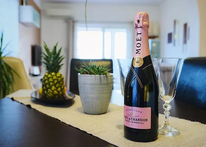 Stunning Gold With Oasis Pool * Solin