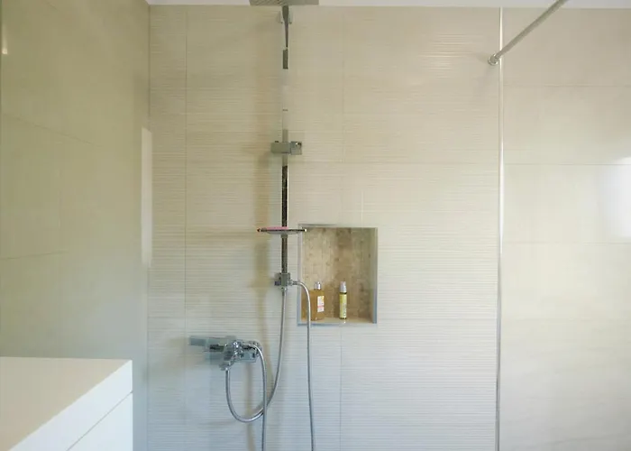 Stunning Gold With Oasis Pool Lägenhet