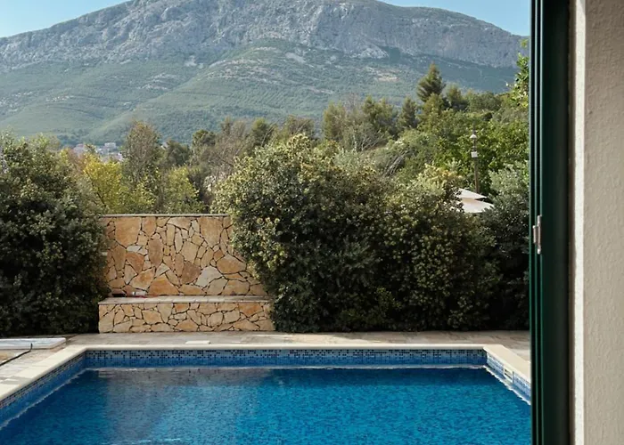 Stunning Gold With Oasis Pool Lägenhet