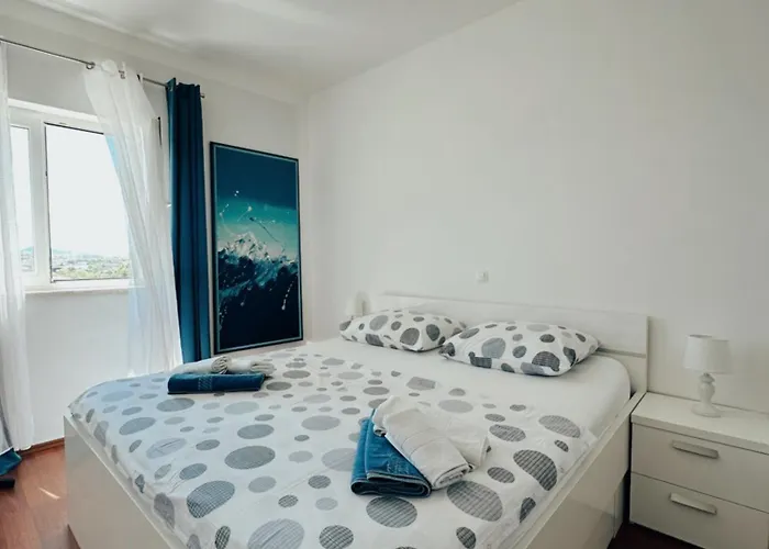 Stunning Gold With Oasis Pool