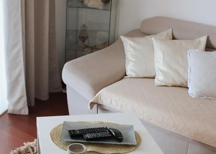 Stunning Gold With Oasis Pool Lägenhet Solin